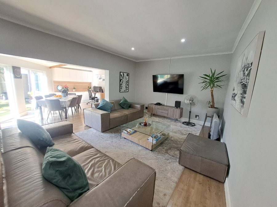 4 Bedroom Property for Sale in Lansdowne Western Cape